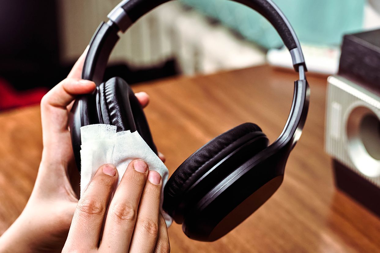 How to Clean Studio Headphones Without Damage: Easy, Safe Tips